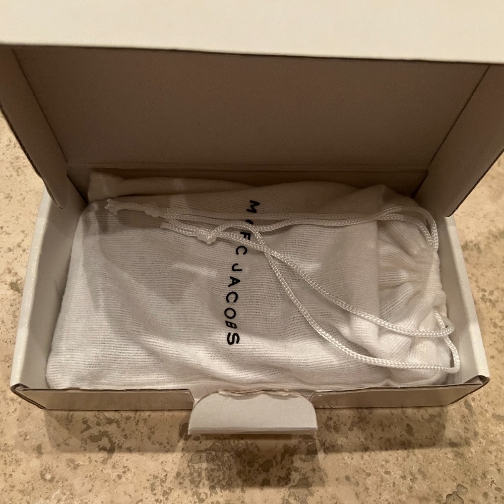 New Marc Jacobs Black Leather Wallet with Silver Hardware - Picture 8 of 9